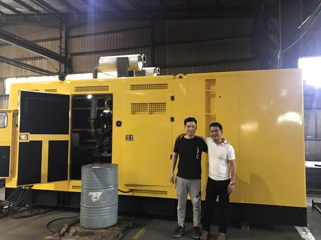 Hình ảnh máy phát điện Cummins 560kVA - Hình 2