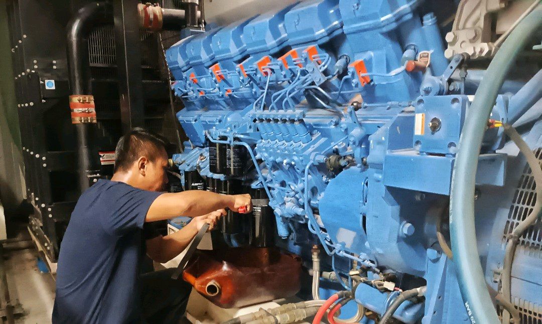 Các bước tiếp nhiên liệu cho máy phát điện Mitsubishi