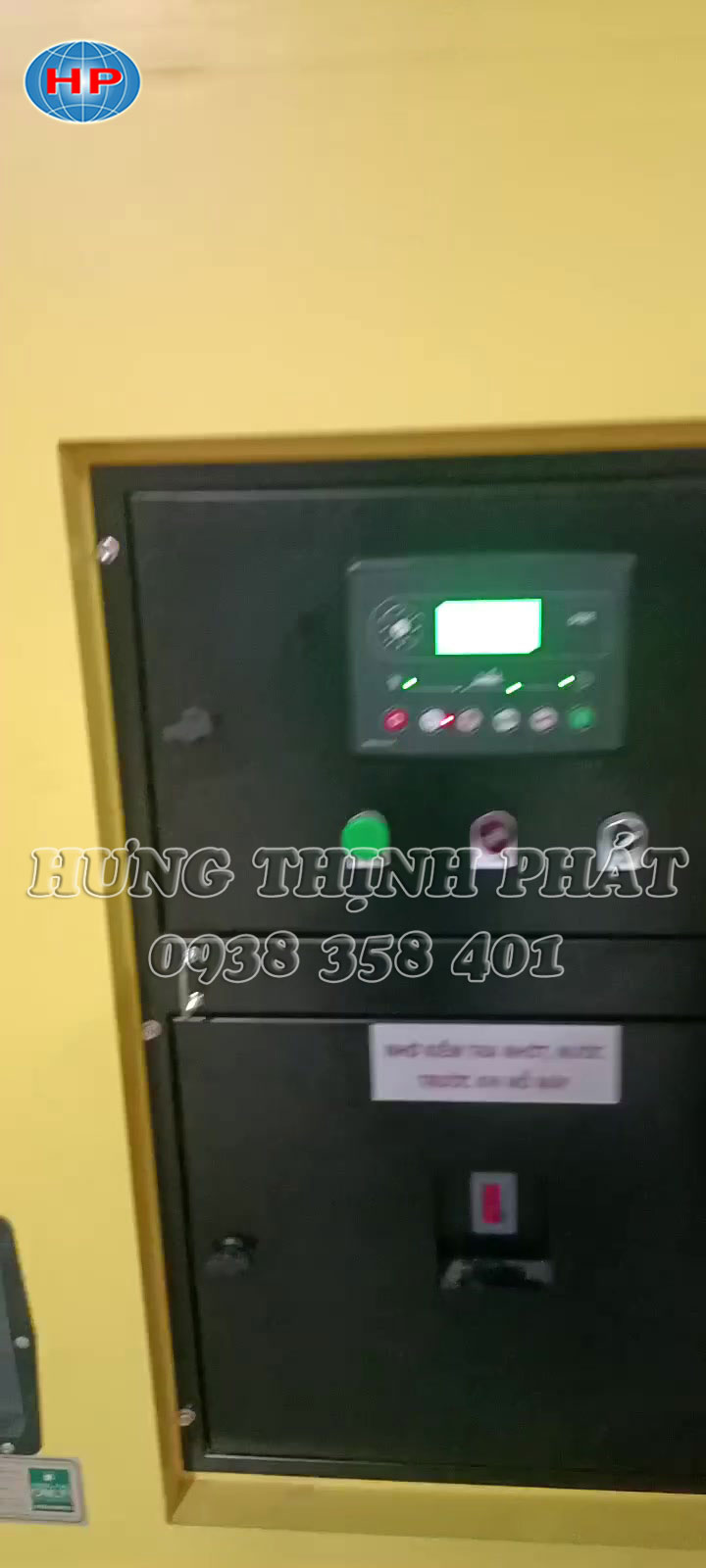 Cận cảnh bảng điều khiển điện tử và các nút vận hành máy phát điện
